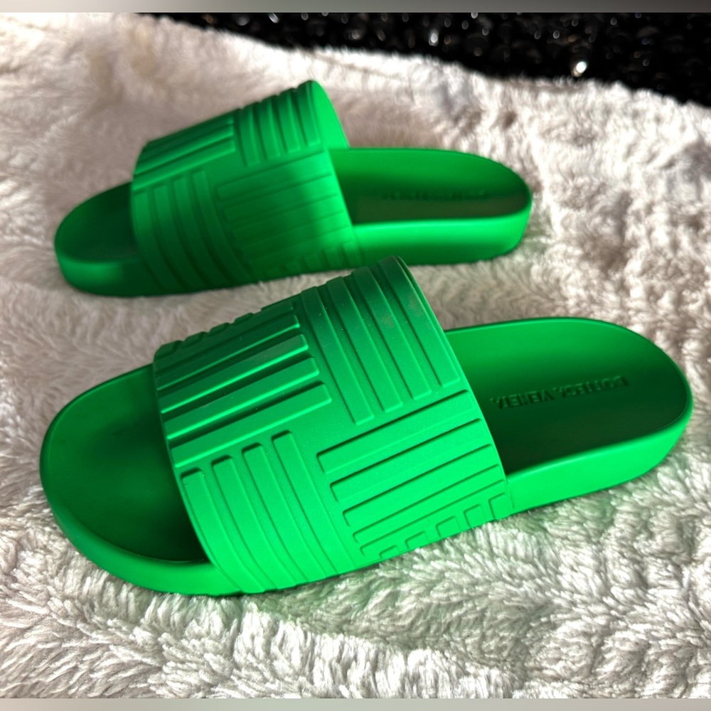 Bottega Veneta - Slider Embossed Rubber Green Slides - Picture 8 of 11